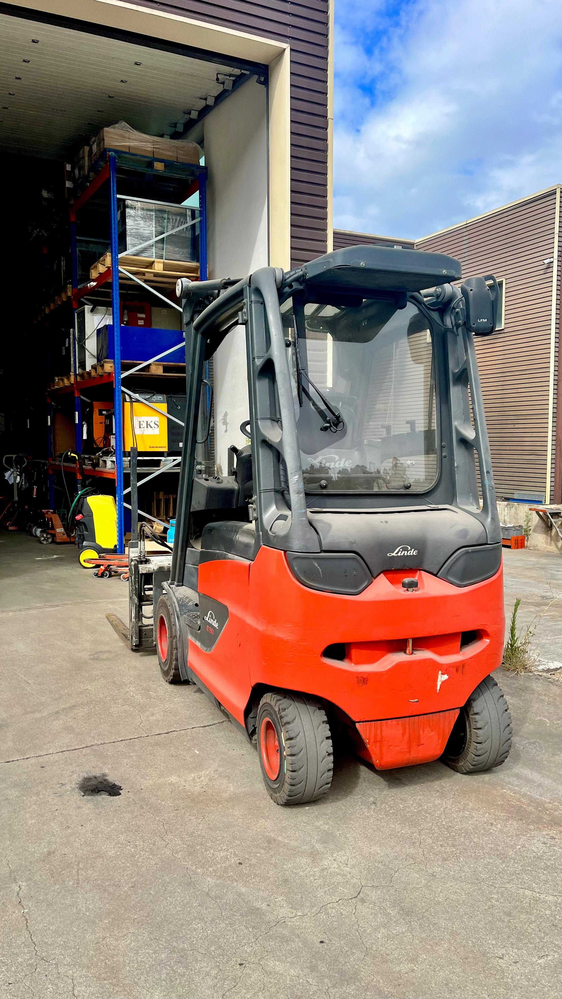 Empilhador elétrico Linde de E30 - 3000 kg