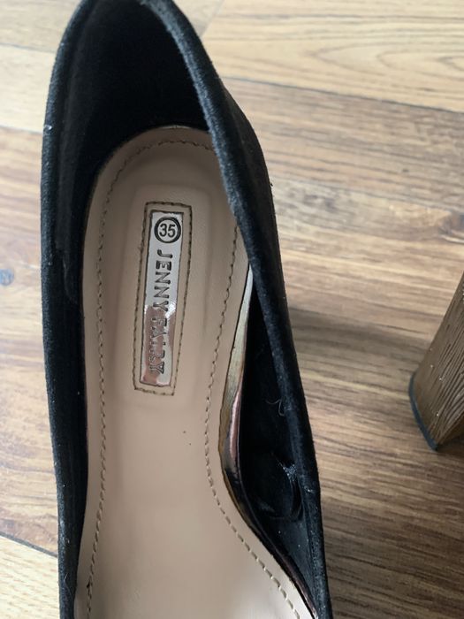 Piękne czarne półbuty na złotym słupku (35)