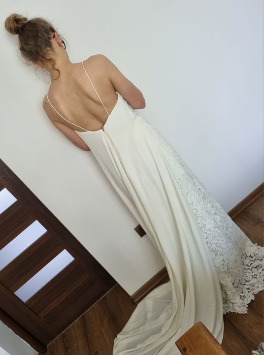 Suknia ślubna z trenem z koronki na ramiączkach self portrait L