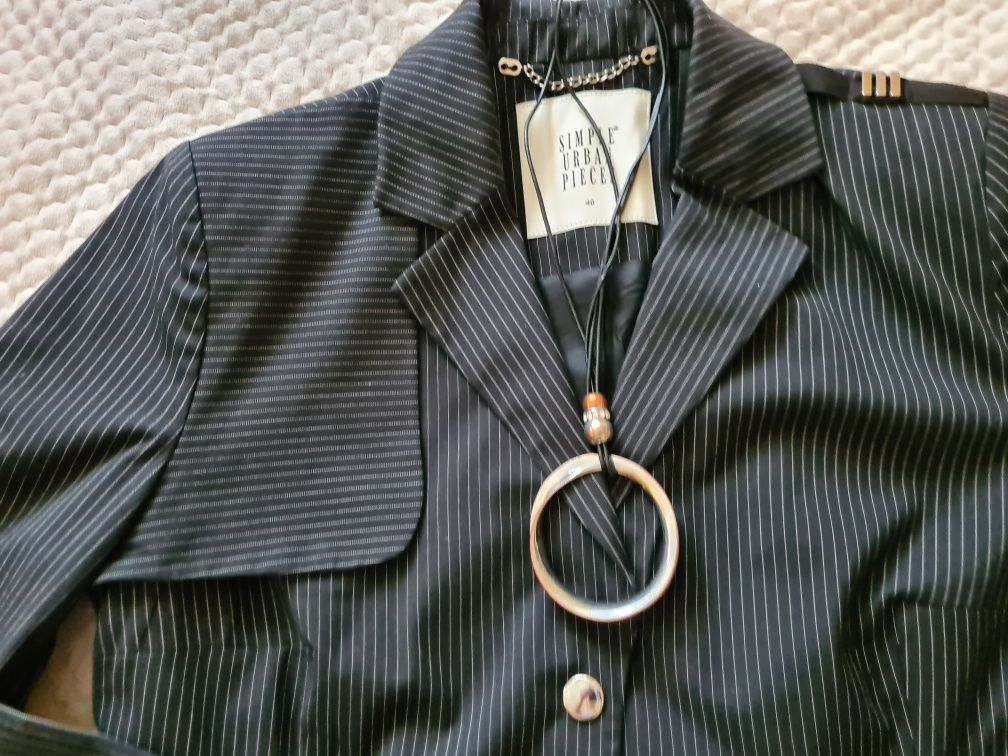 Elegancki żakiet  firmy Simple rozm. 40