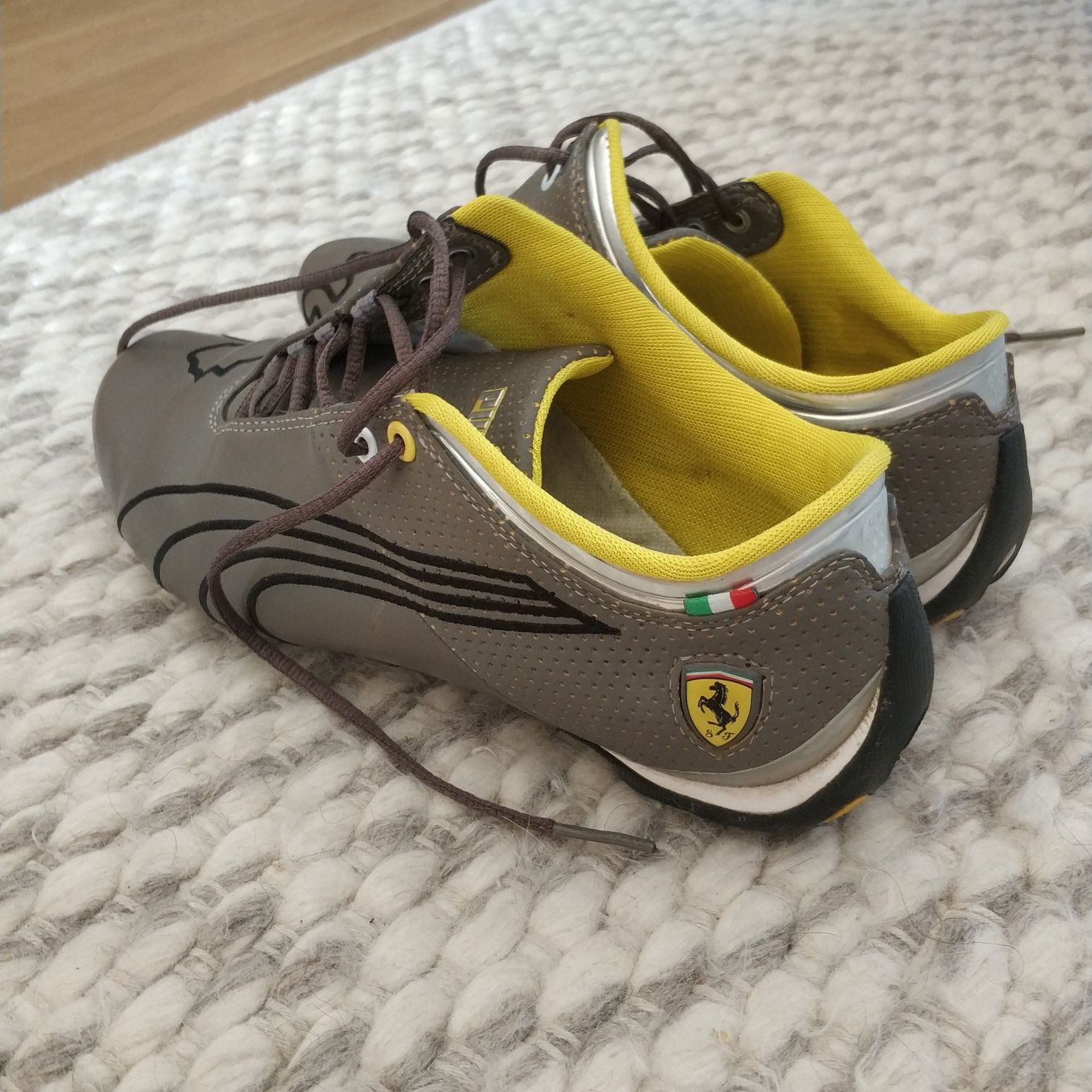 Buty sportowe PUMA wersja Formuła1 FUTURE CAT M1 BIG SF FERRARI 42.5