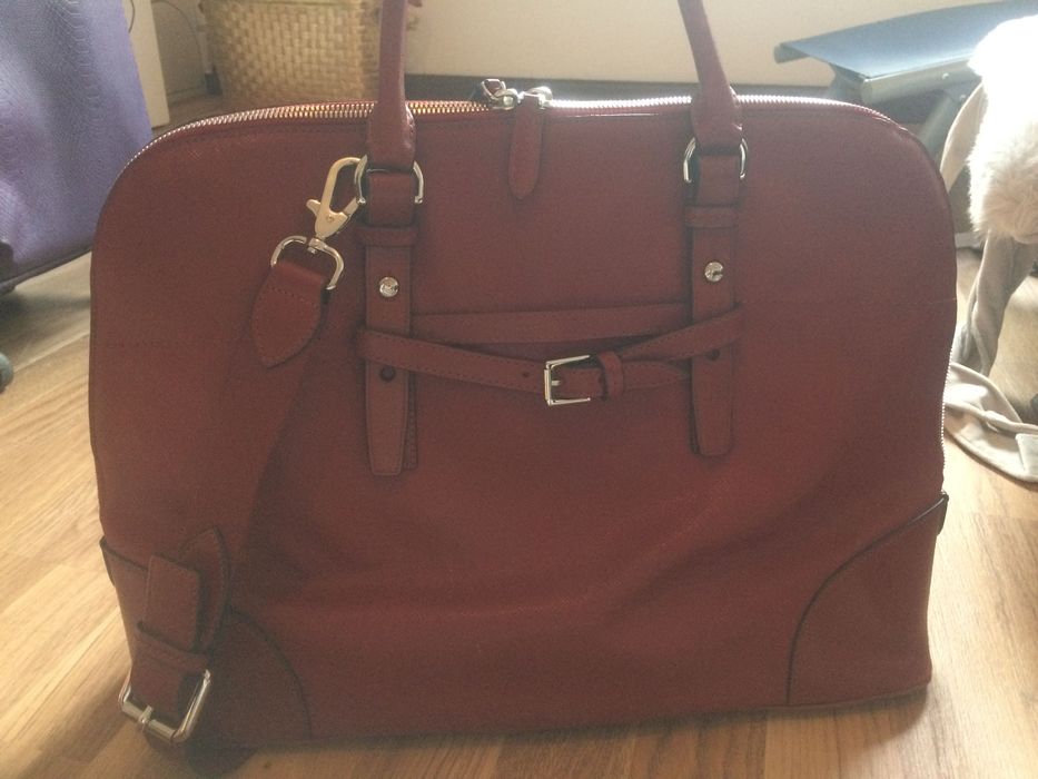 Carteira pasta para viagem com espaço próprio para computador