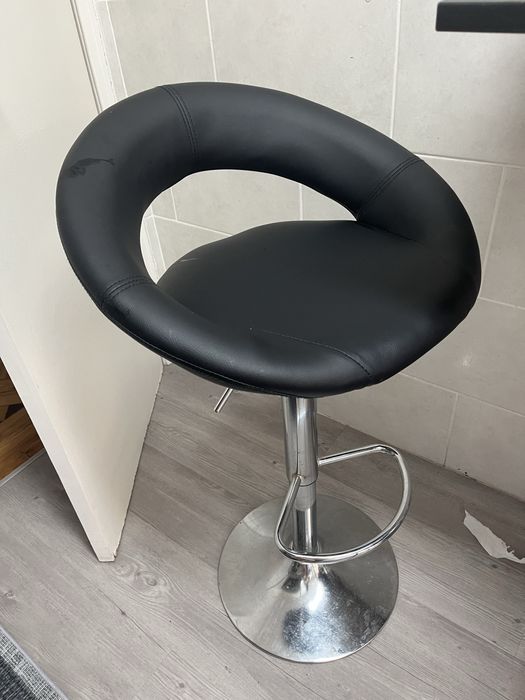 2 bancos grandes em pele - 100€