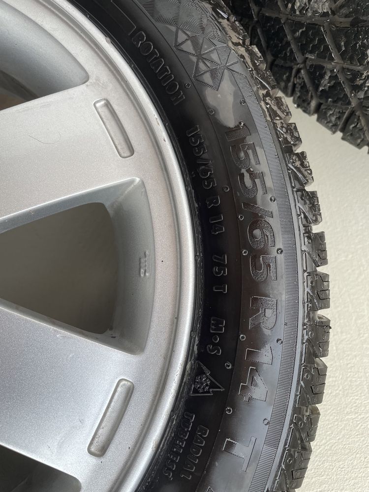 Sprzedam komplet kół z oponami zimowymi 155/65 R 14