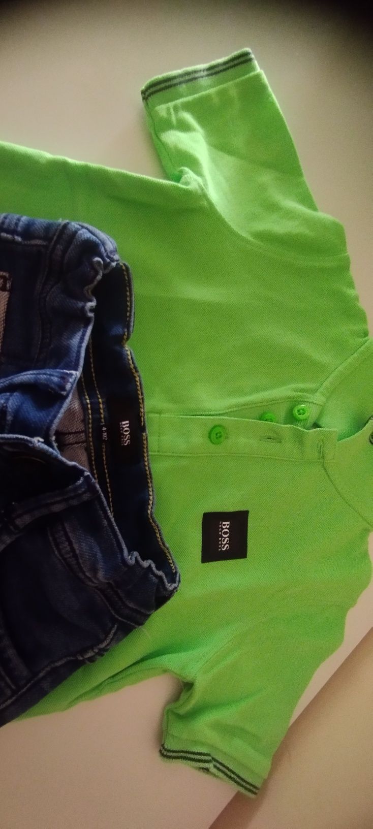 Conjunto menino tamanho 4 anos, marca Hugo boss,calção e polo, complet