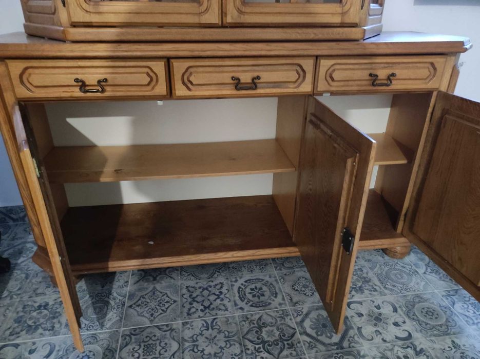 Kredens z witryną / nadstawką