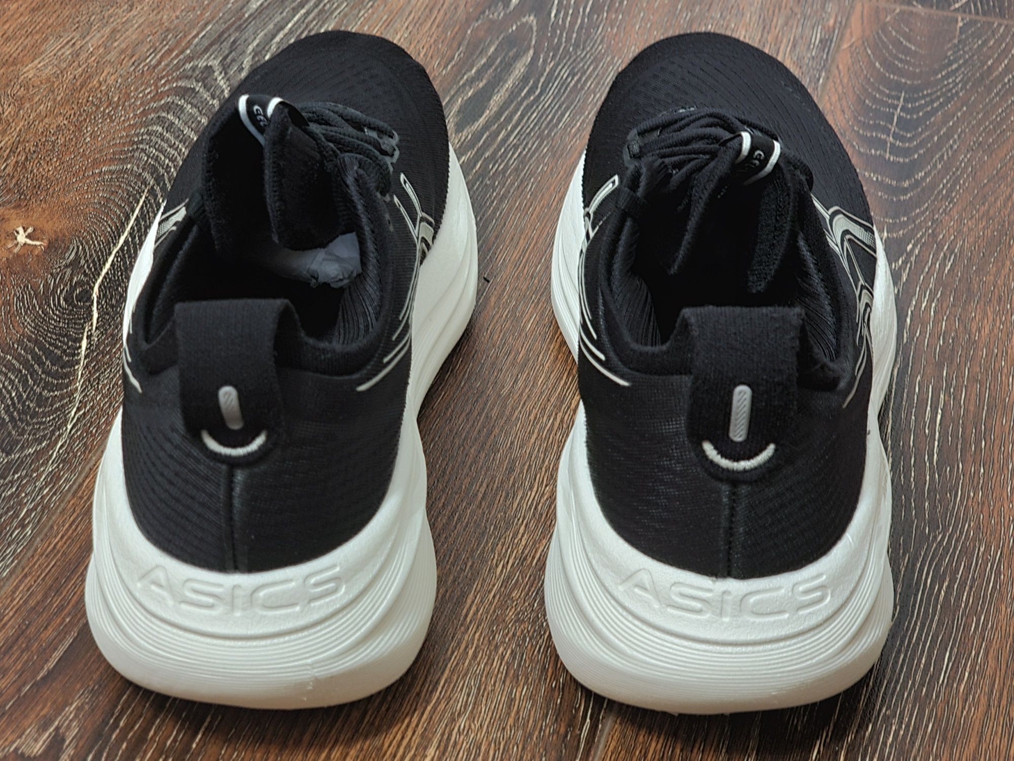 Оригінал 100% чоловічі кросівки asics nimbus 27   eur 43.5