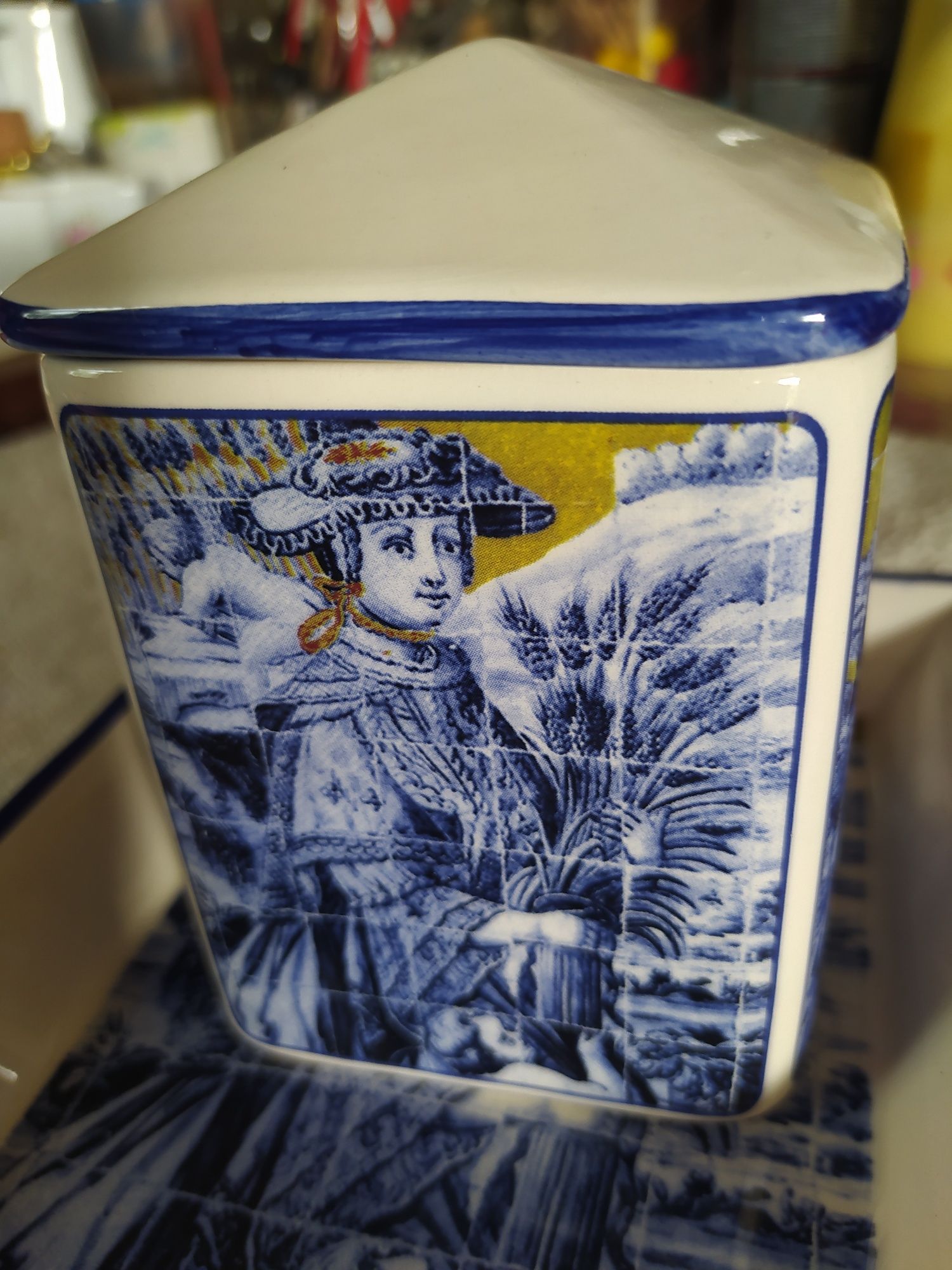 Pote e cinzeiro porcelana