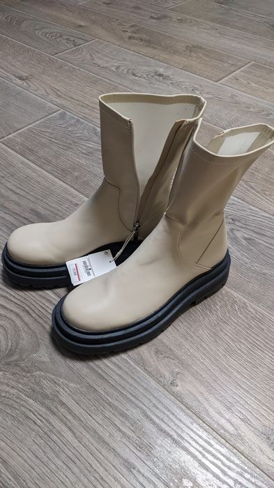 Новенькі та стильні Pull&Bear, дем сезонні ботинки