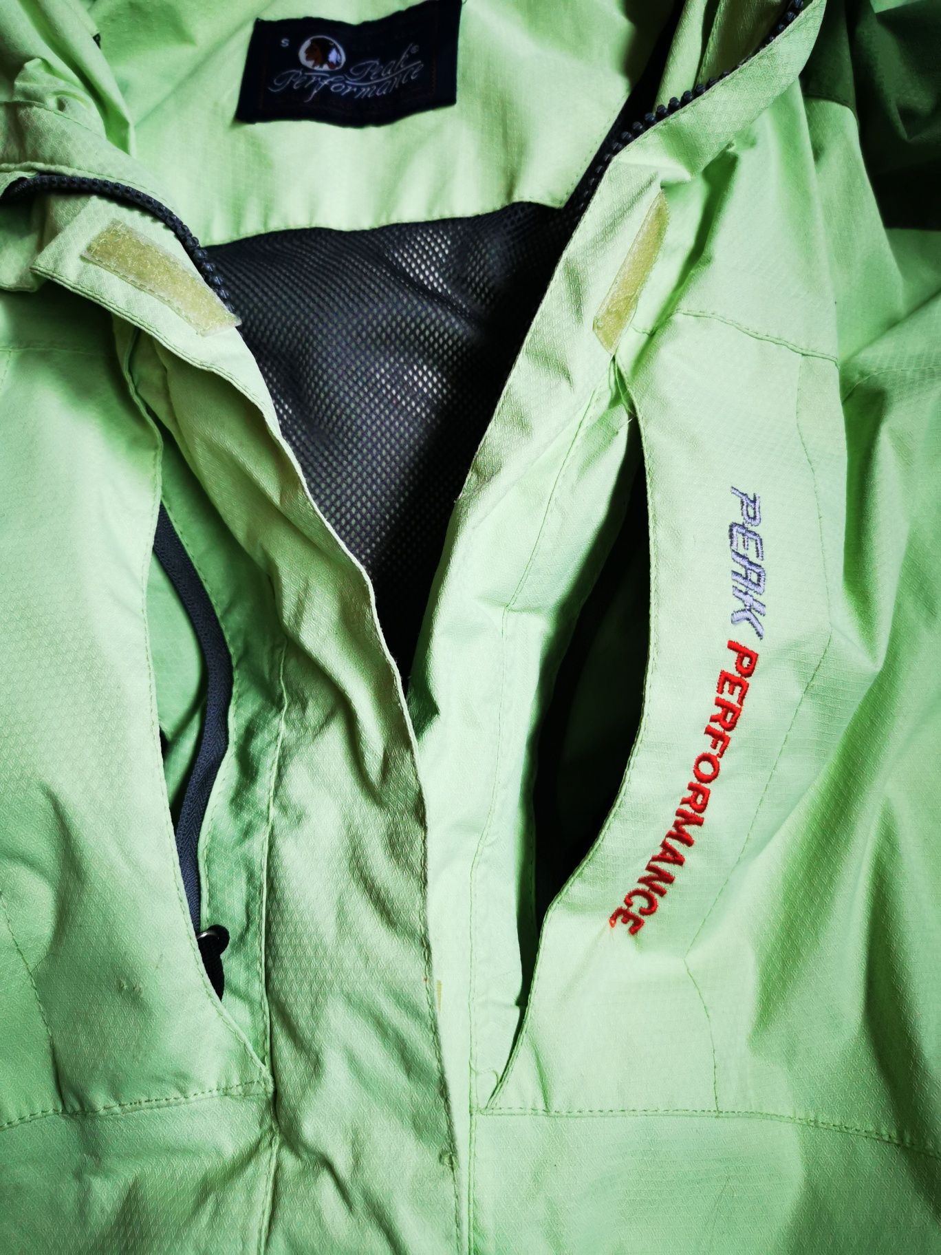 Kurtka nieprzemakalna Peak Performance damska S