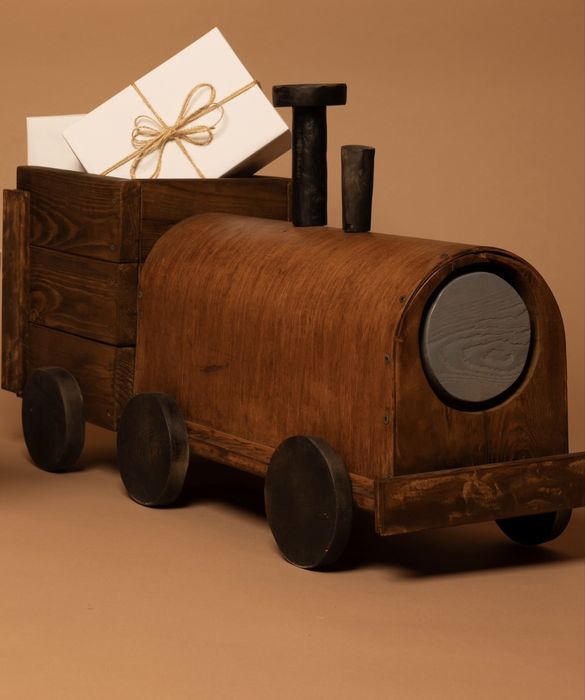 Деревʼяний потяг ( паровоз )