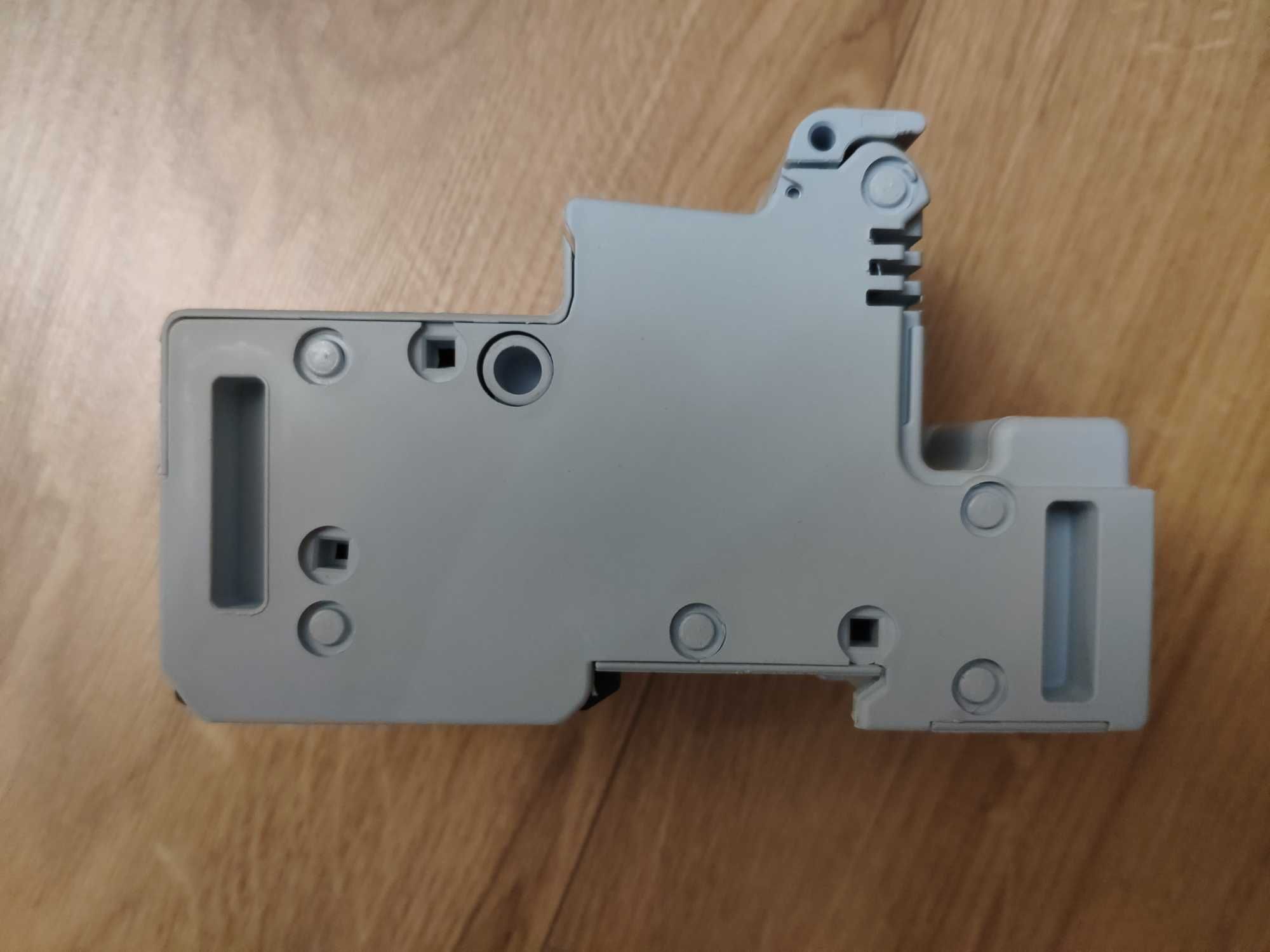 Держатели предохранителей для монтажа на DIN-рейку RT18-125AM D22x58mm