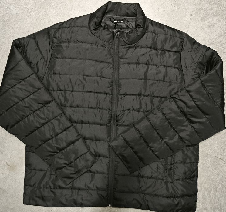 Casaco Acolchoado  xxl nova

Azul Navy Blue 

Tamanho S

Não é S peque