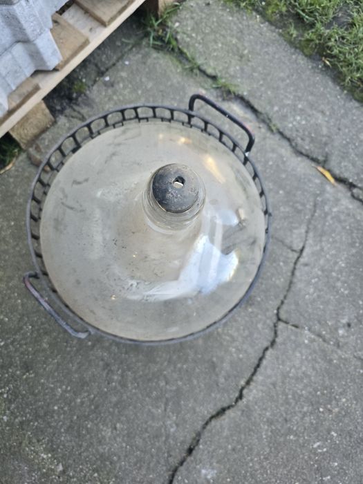 REZERWACJAGąsior w metalowym koszu