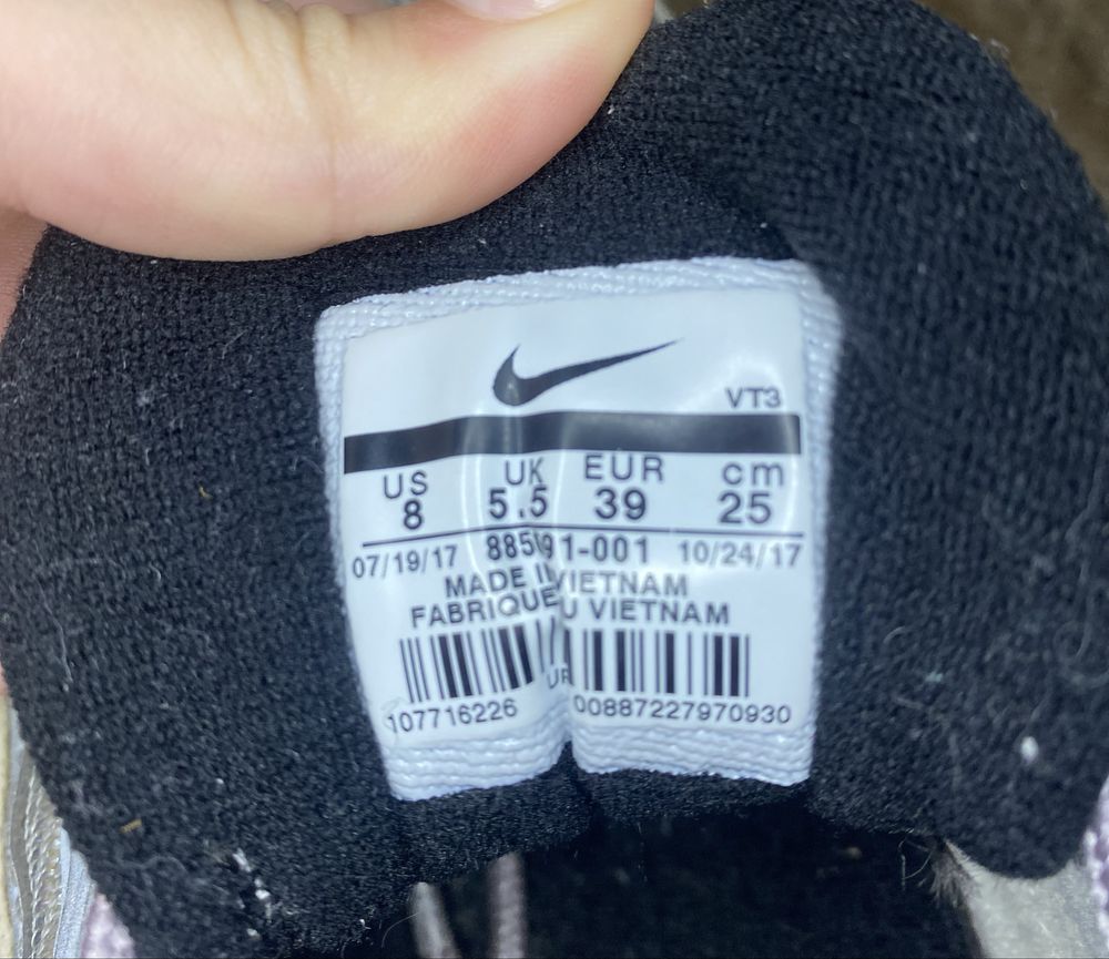 Кросівки “nike”.