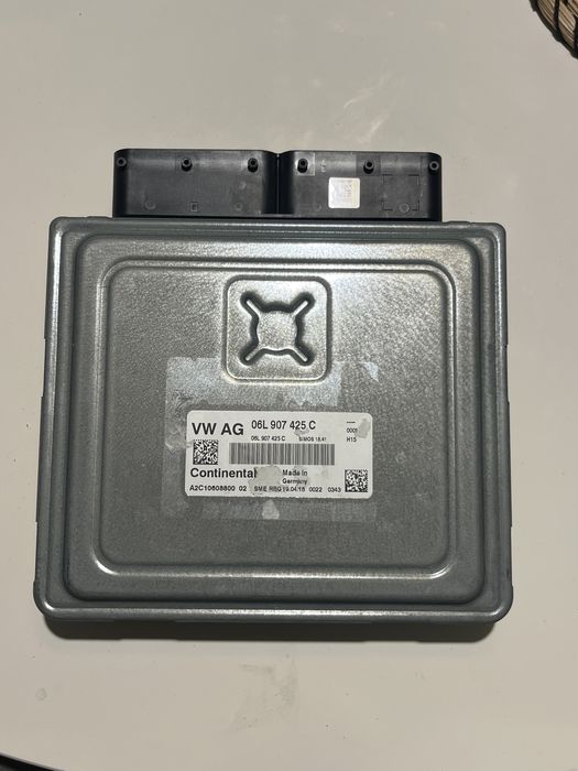 ECU / Sterownik silnika Audi A4 / A5 Q5 / Passat 2.0 TDI