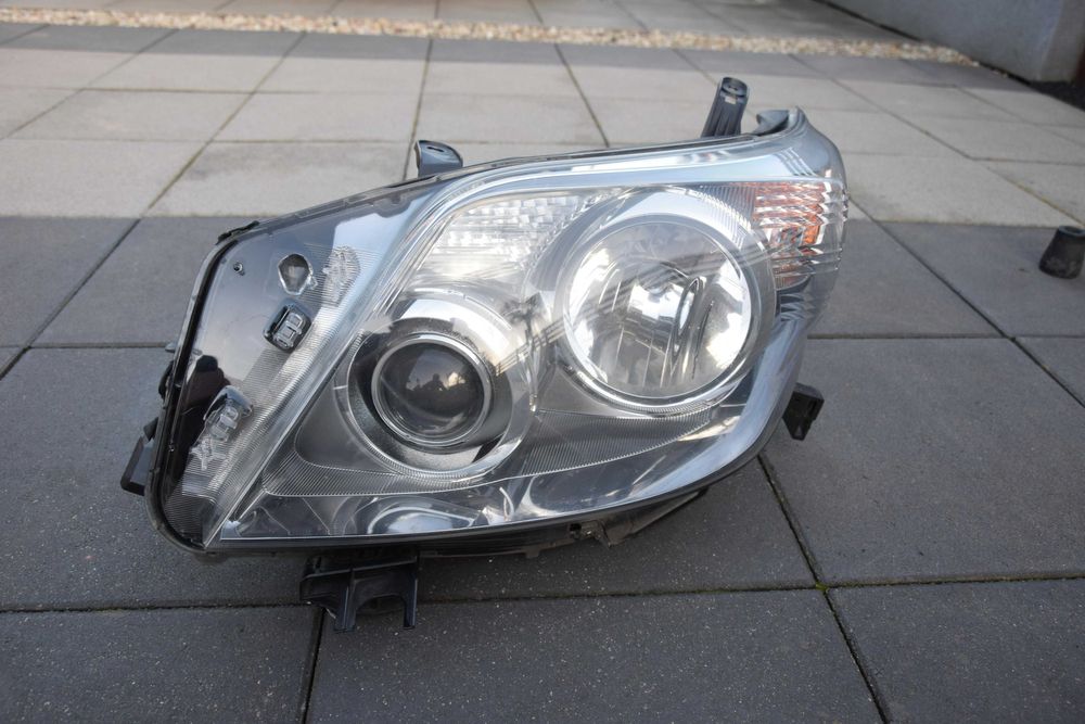 Lampa Reflektor Lewy Przód TOYOTA LAND CRUISER 200 V8 2010 oryginał
