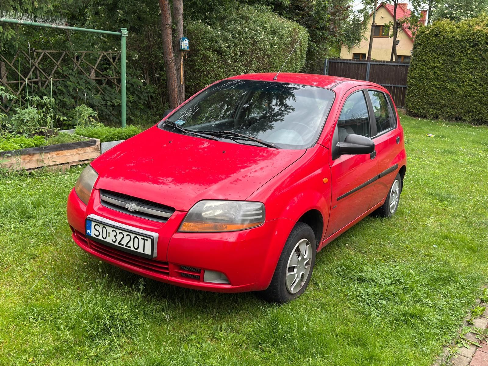 Chevrolet Aveo czerwony