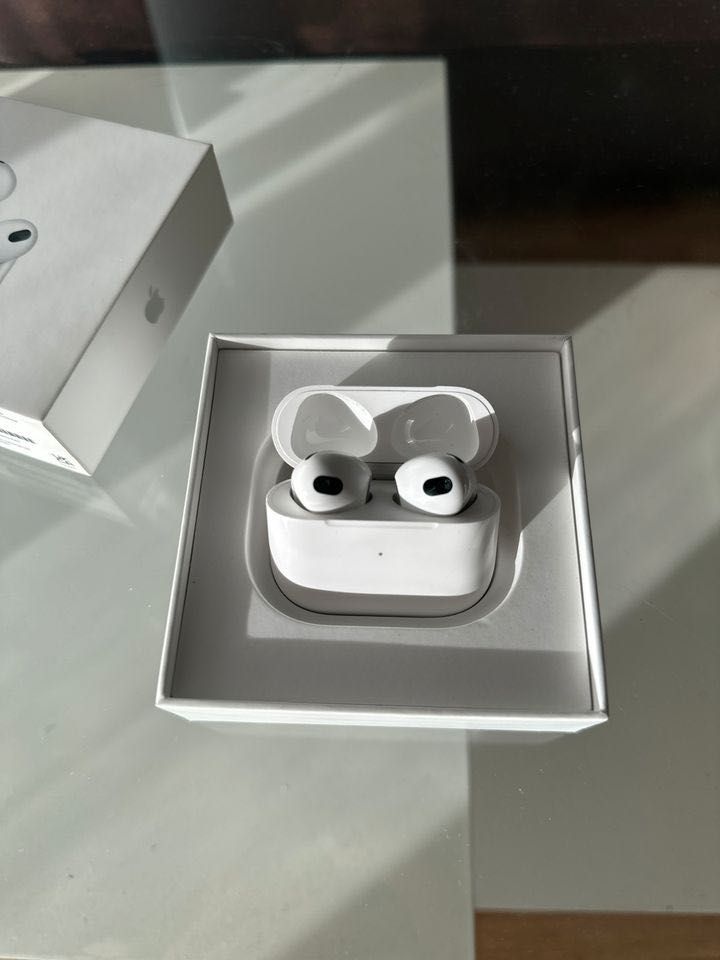 Продаю свої навушники Airpods 3-го покоління