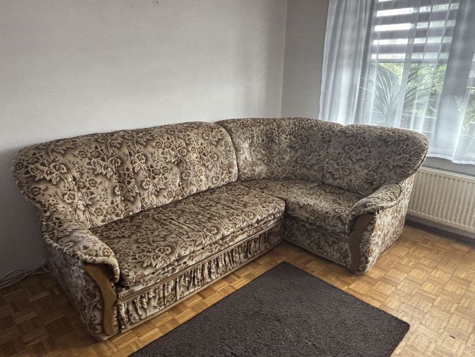 Narożnik z funkcją spania, komoda SWARZĘDZ + stolik kawowy
