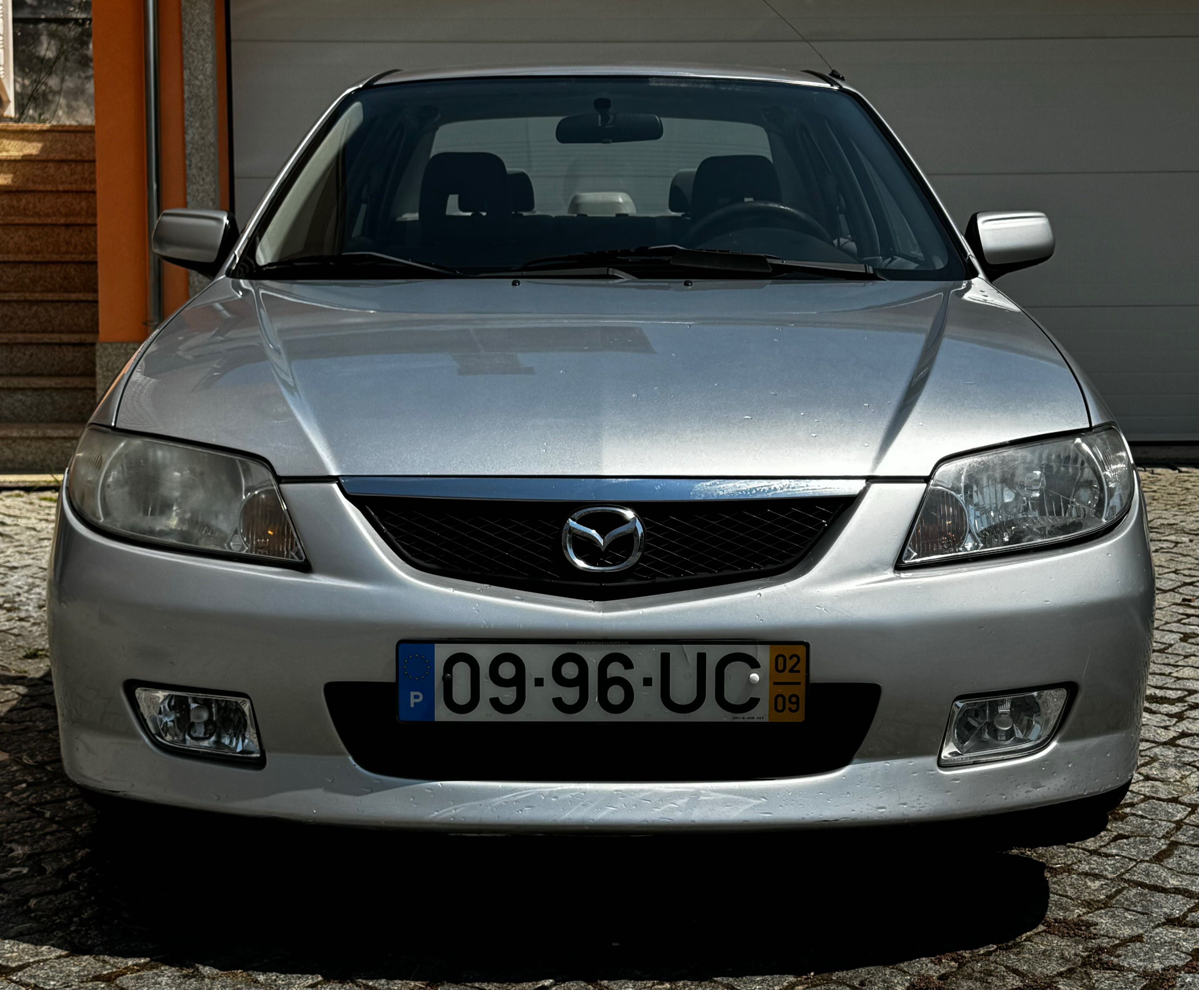 Mazda 323 Sedan 2002