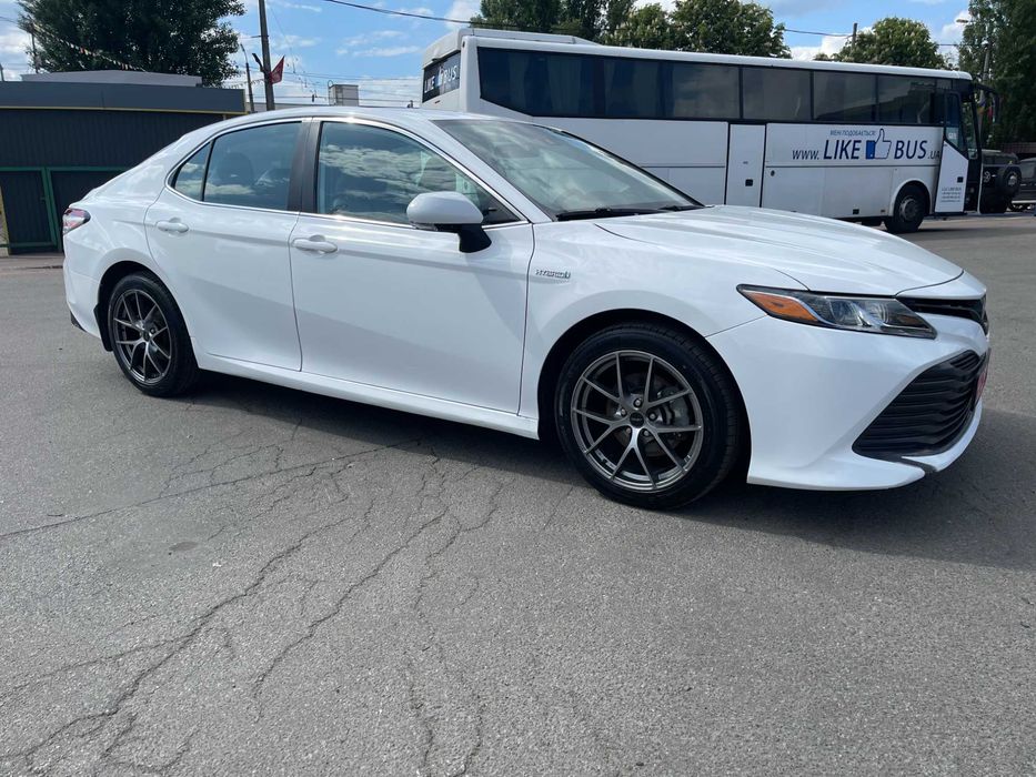 Продам Toyota Camry 2019