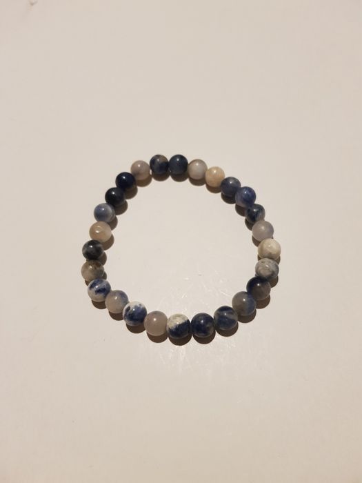 Bransoletka kamień Sodalit wzmacnia intuicję