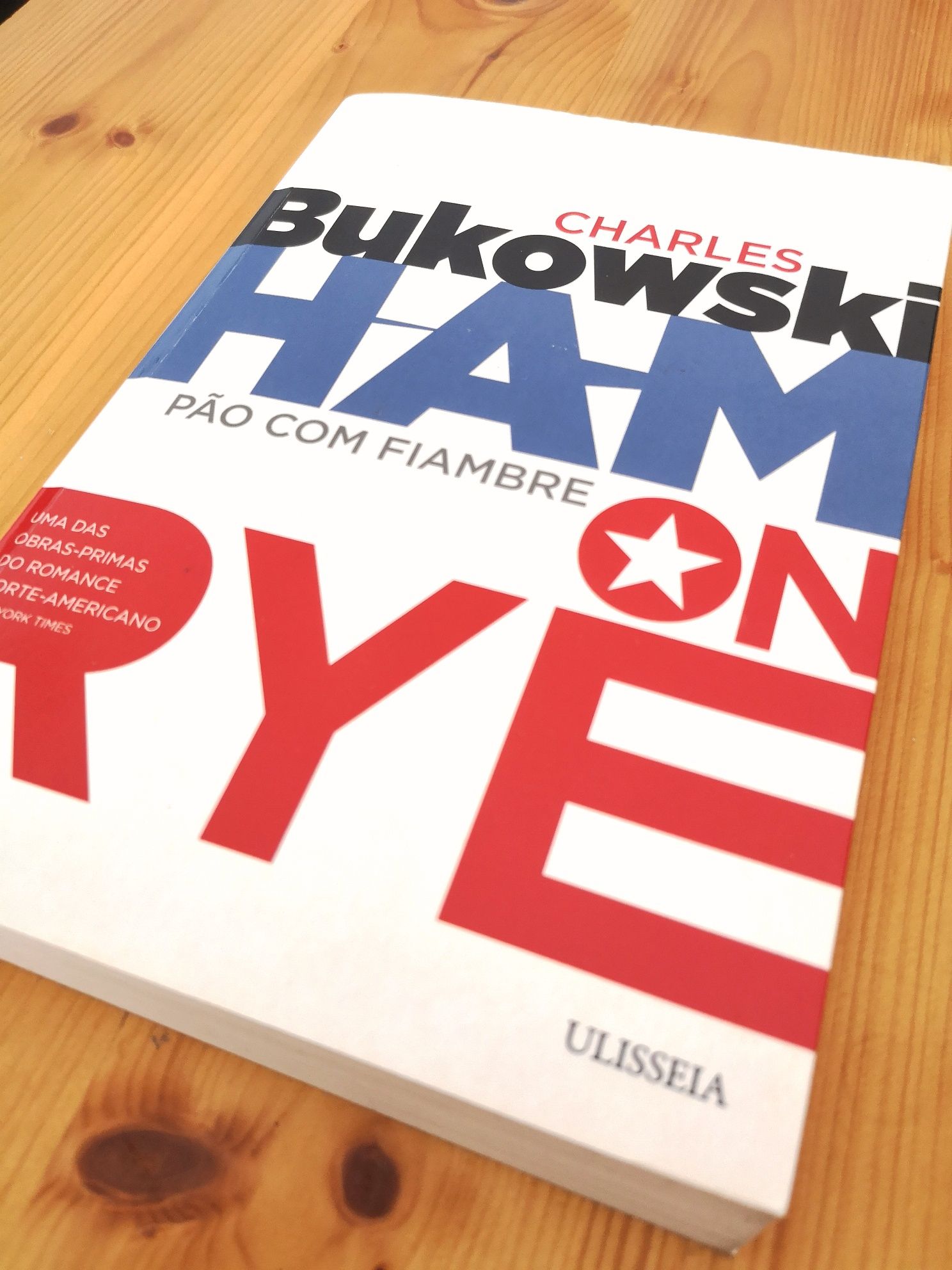 Livro Charles Bukowsky - Ham on Rye