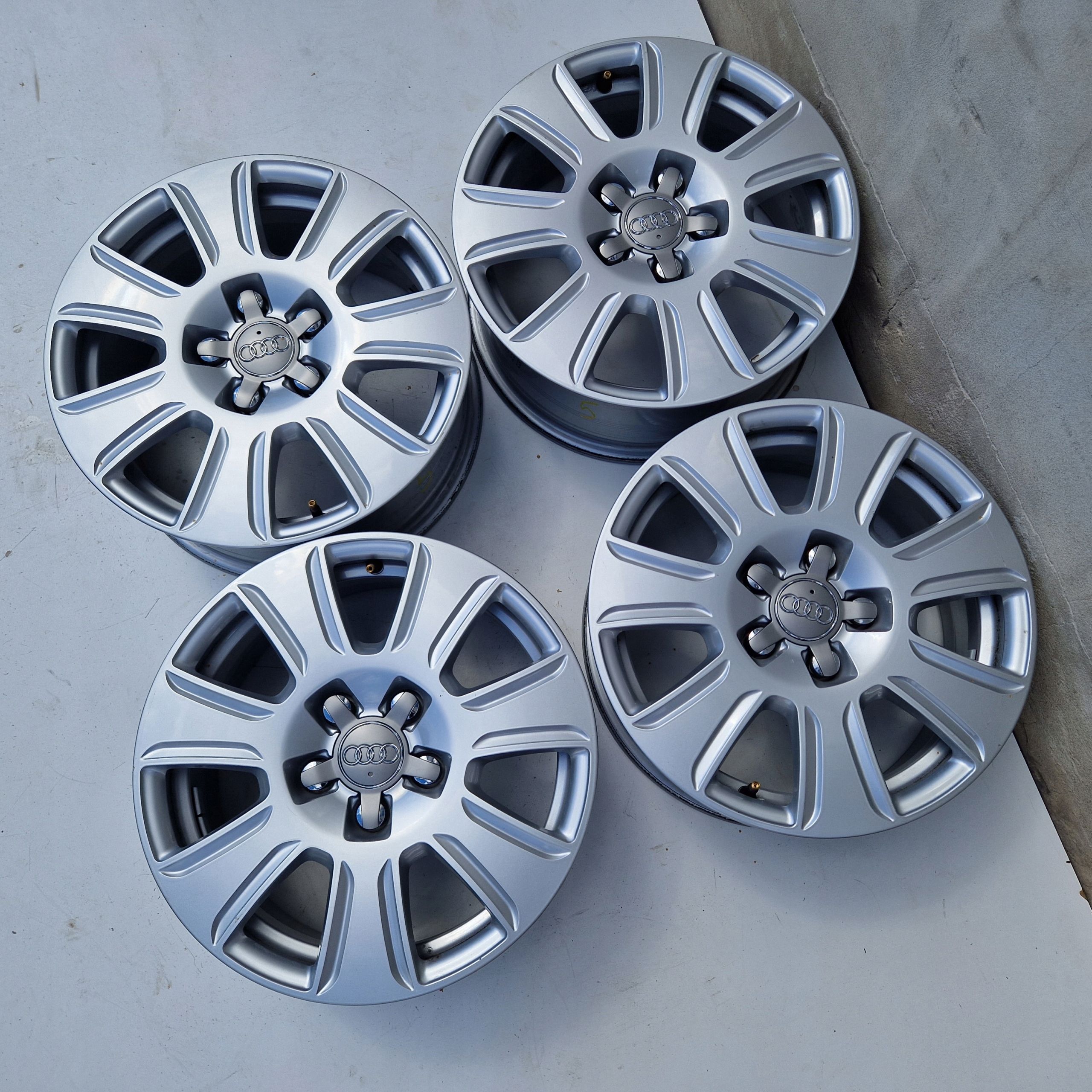Audi A4 B6 B7 A6 C5 C6 A3 Q3 16" 5x112 ET33
