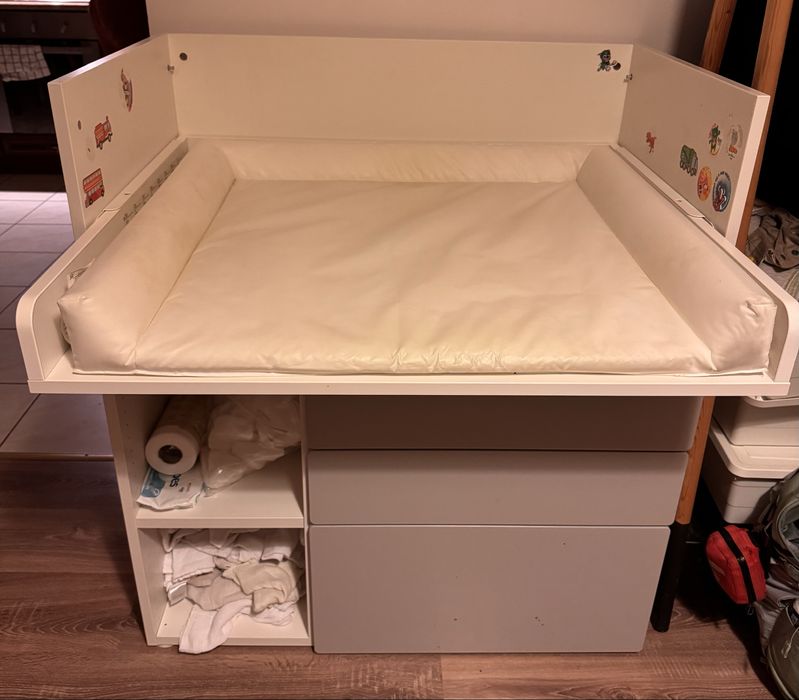 Przewijak komoda dla niemowląt smastad plasta szary  ikea