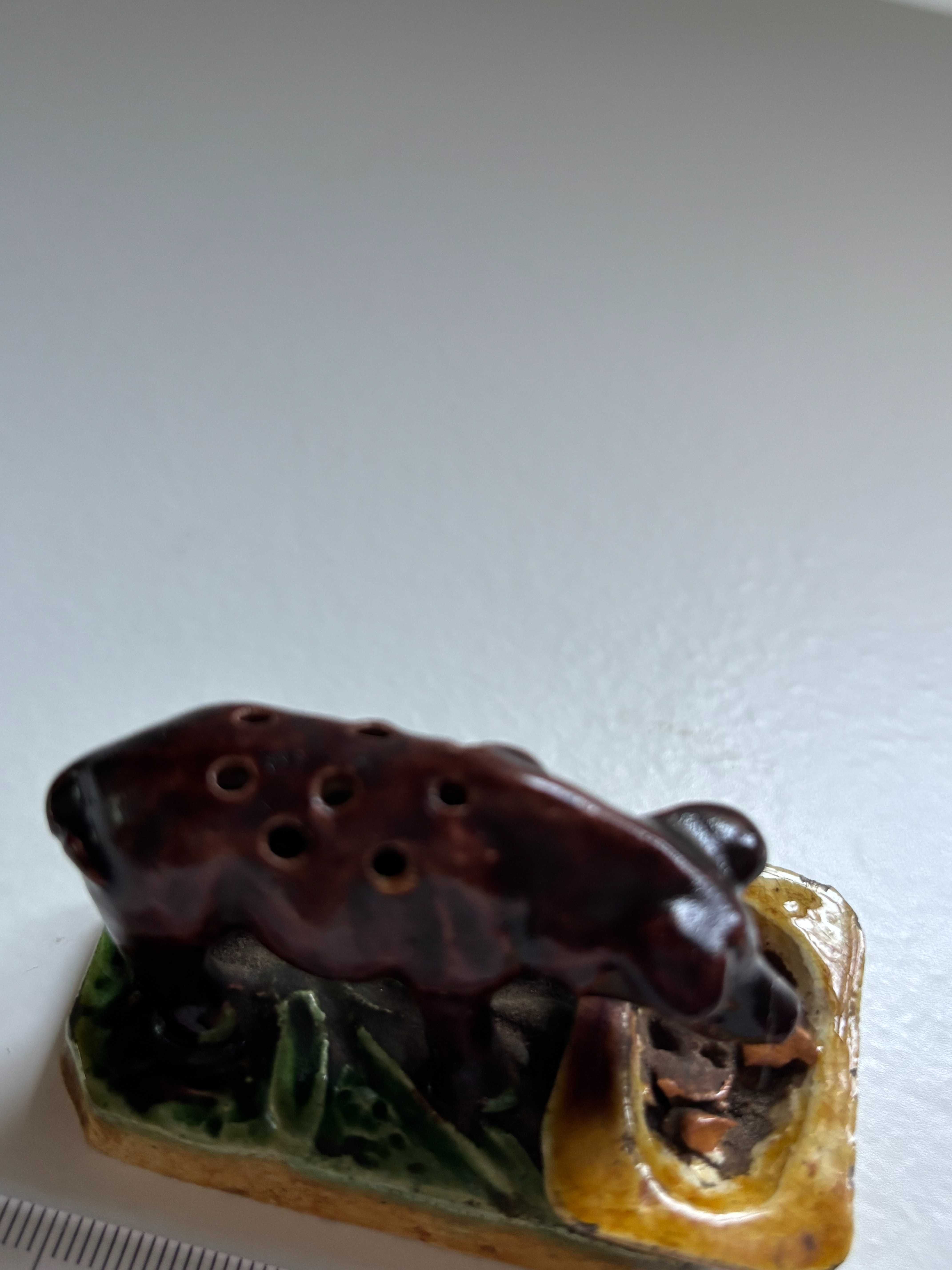 Paliteiro Vintage em Cerâmica – Porquinho Pequeno (≈6 cm) Com carimbo.