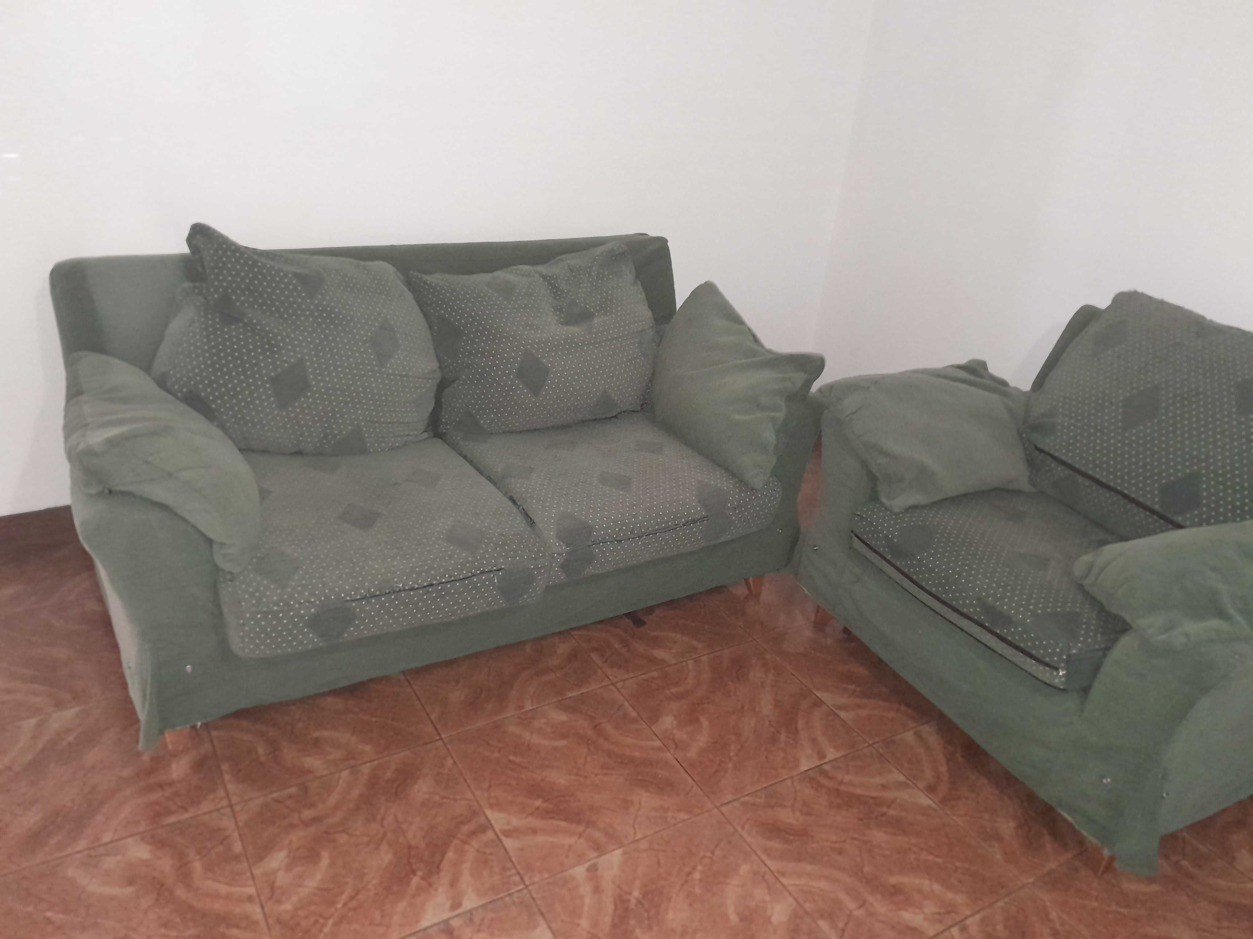 Sofá de um e dois lugares ( Doação)