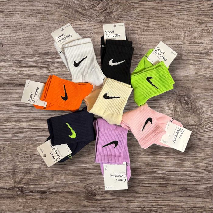Середні шкарпетки Nike з махровим слідом кольорові / шкарпетки найк