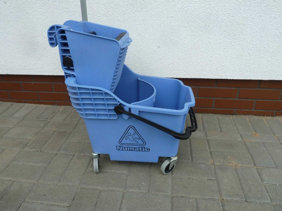 wózek serwisowy Numatic z wyciskarką