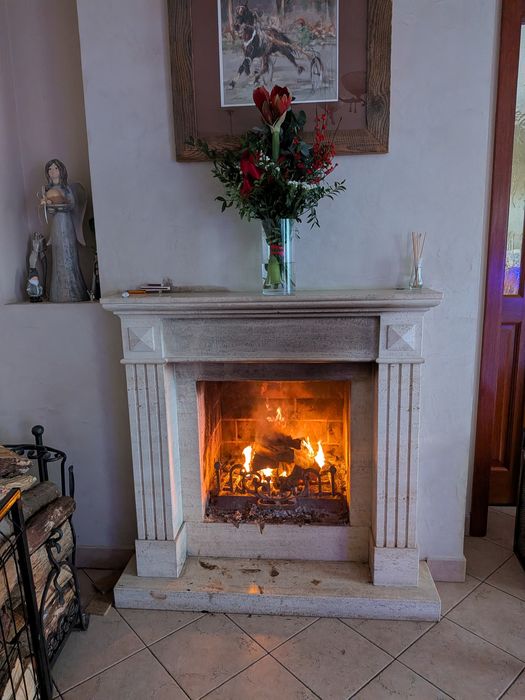 Obudowa kominka , kamień , trawertyn