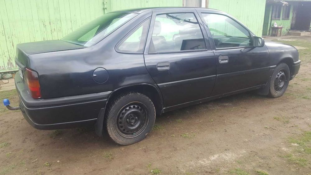 Opel Vectra A 1.8 93-й рік поТ/П на ходу обмін на мото на обмін не їду