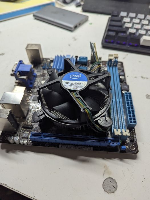 Продам материнську плату,мат. плата,материнская плата