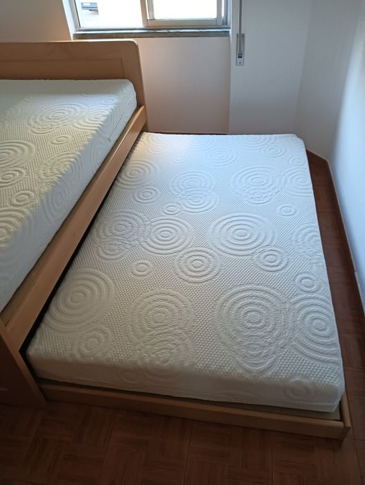 Cama dupla C/ colchões ortopédicos