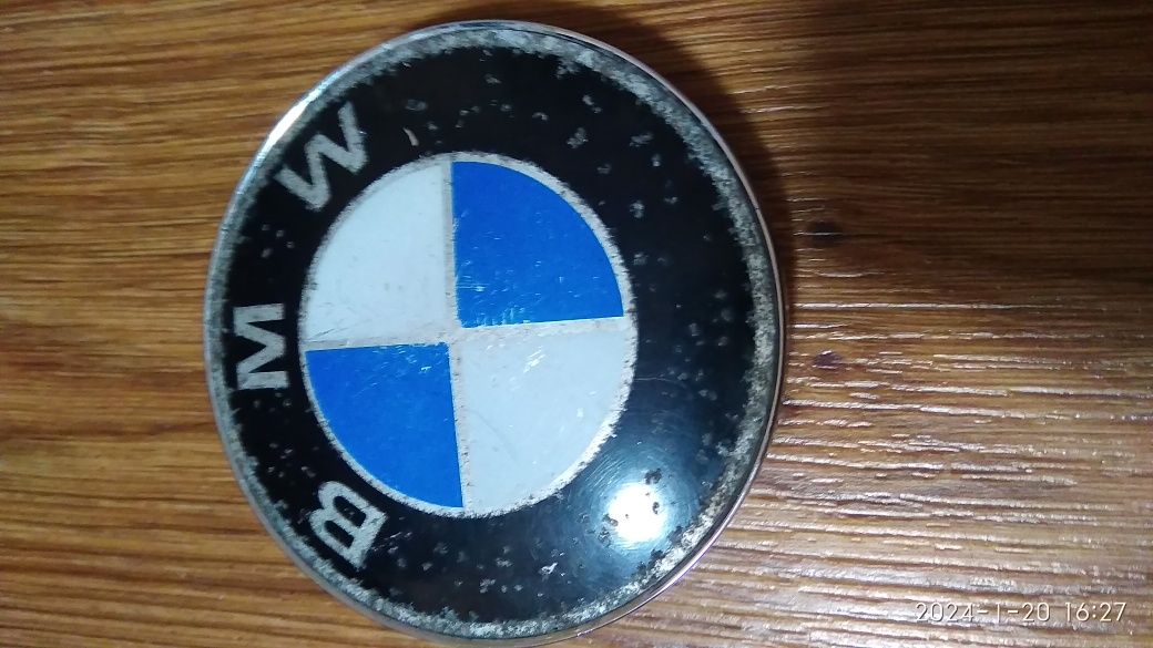 Заглушки на диски BMW.
