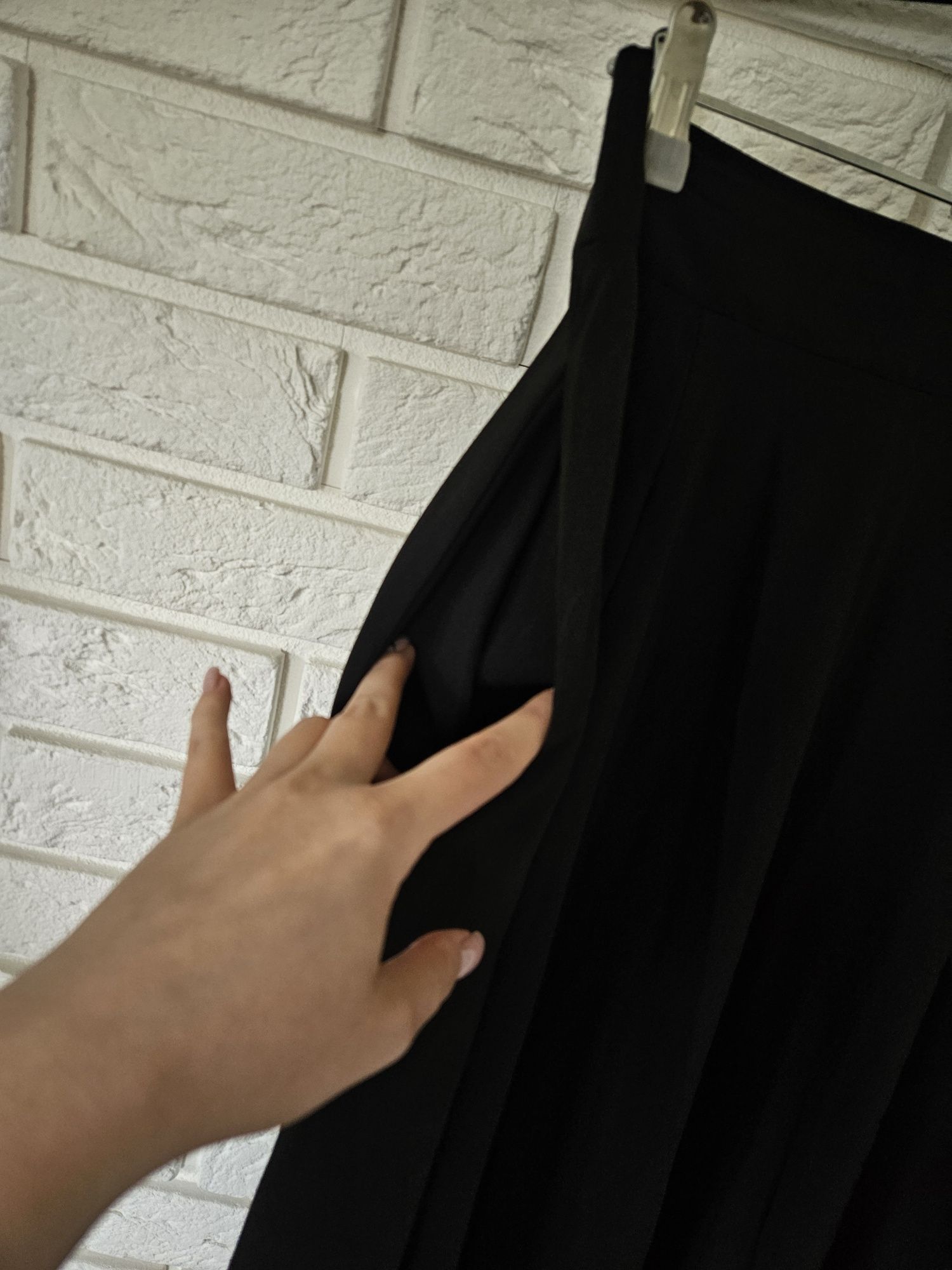 spódnica maxi z kieszeniami i rozporkami z lejącego materiału