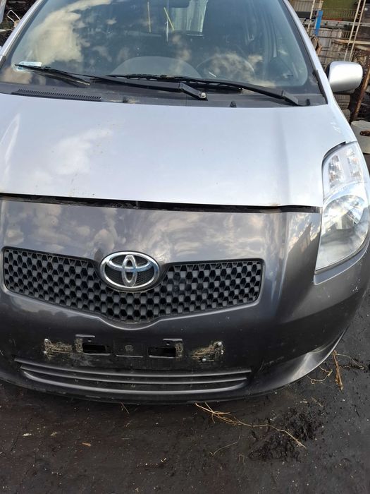 Zderzak przód przedni Toyota Yaris 2