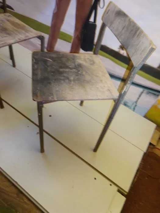 krzesło stare do magazynu na remont stabilne mocne