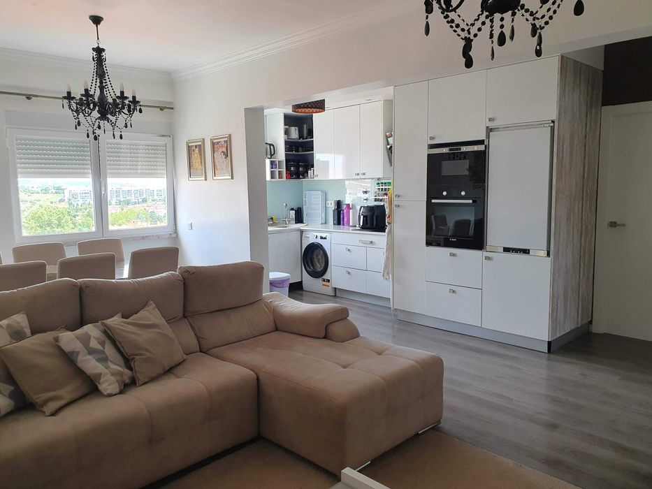 Vendo sofá com chaise longue em tons bege em excelente estado + tapete