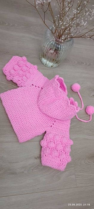 Sweterek dla niemowlaka, rękodzieło, bubbles, pompony, kaptur