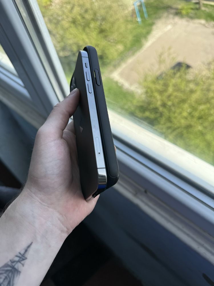 Продам iPhone 12Pro 256gb graphite