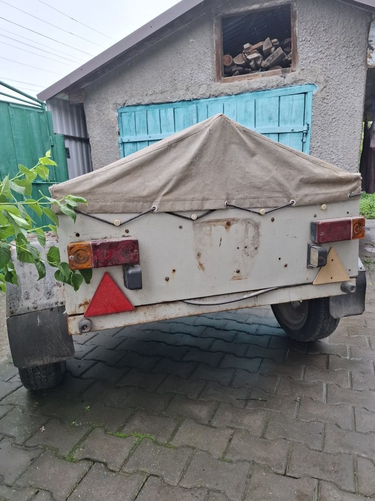 Легковий причіп.