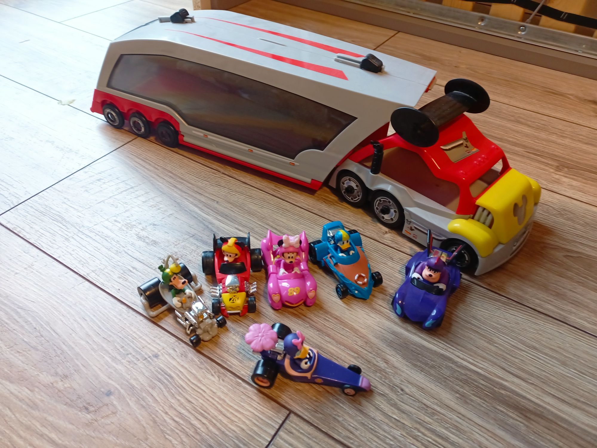 Transporter patrolowiec myszka Miki plus pojazdy