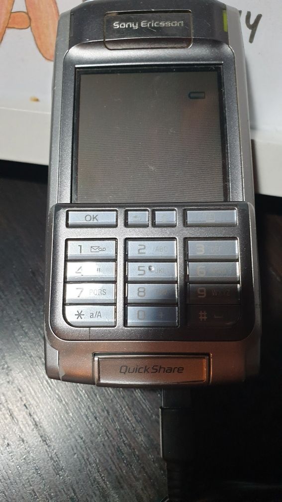 Telefon Sony Ericsson P910 ze stacją dokującą i rysikiem