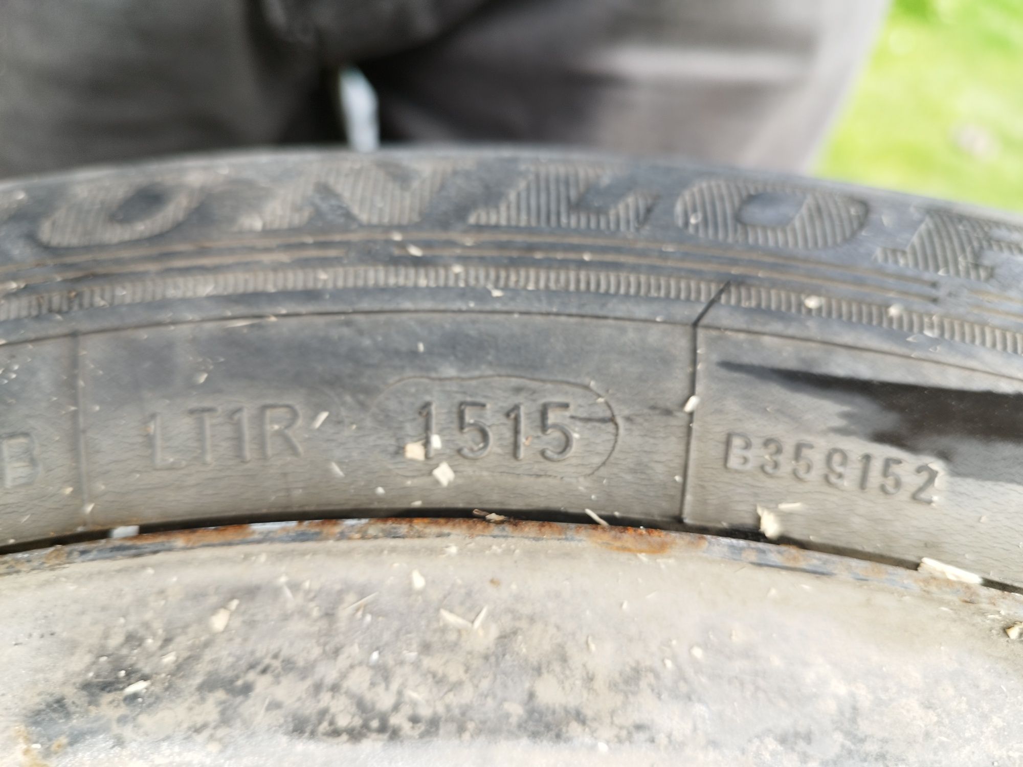 Koła z oponami letnimi z toyoty Avensis. 195/60 R15