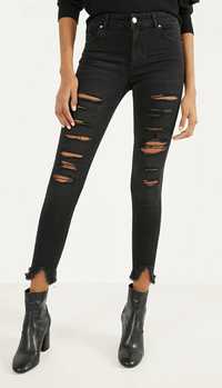Jeans pretos com rasgos Bershka